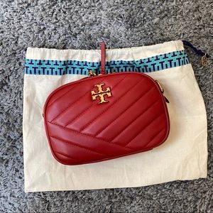 TORY BURCH KIRA CHEVRON SMALL CAMERA BAG